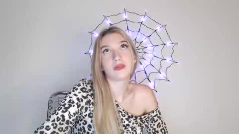 honeyveil online show from October 22, 1:55 pm