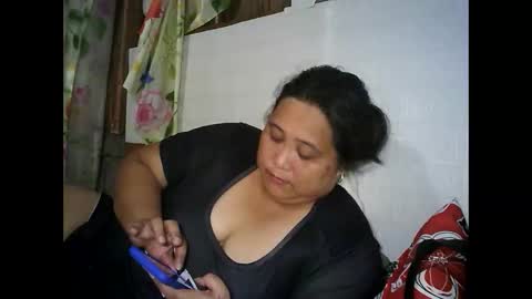 Snapshot of honeyvonz chatting on January 19, 3:21 am Merry online show from January 19, 3:21 am