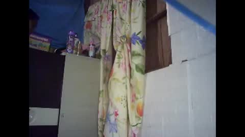 Snapshot of honeyvonz chatting on March 15, 1:55 am Merry online show from March 15, 1:55 am