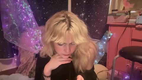 Emi Rose online show from March 11, 6:10 am