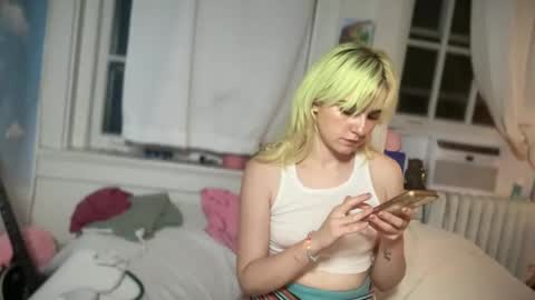 Emi Rose online show from September 9, 6:35 am