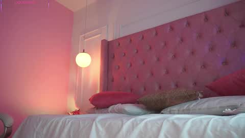 Honey Moon  Help me to reach 100 thumbs up online show from April 5, 7:22 pm