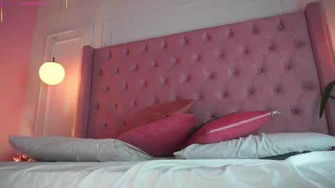 Snapshot of honeyymoonn_ chatting on April 20, 7:26 pm Honey Moon Help me to reach 100 thumbs up online show from April 20, 7:26 pm