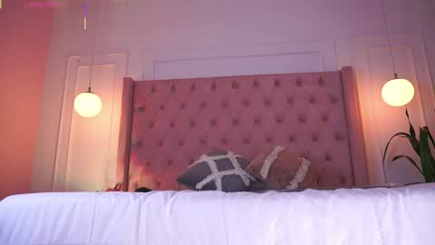 Snapshot of honeyymoonn_ chatting on May 1, 7:40 pm Honey Moon Help me to reach 100 thumbs up online show from May 1, 7:40 pm
