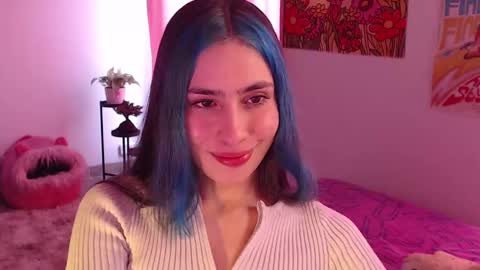 Snapshot of honeyypeaach chatting on December 18, 8:25 pm    online show from December 18, 8:25 pm