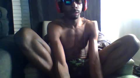 Snapshot of hoodlatelatenightshow chatting on November 1, 8:27 am blackhoodcouple online show from November 1, 8:27 am