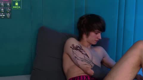 Snapshot of hoogwilder chatting on February 19, 8:27 pm HOOG online show from February 19, 8:27 pm