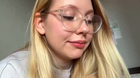 Snapshot of horney_audrey chatting on September 15, 2:44 am Audrey online show from September 15, 2:44 am