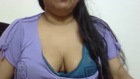 Snapshot of horneydesibabe chatting on December 30, 12:54 am horneydesibabe online show from December 30, 12:54 am