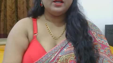 Snapshot of horneydesibabe chatting on October 20, 5:57 pm horneydesibabe online show from October 20, 5:57 pm