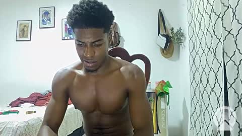 Snapshot of horneyguy2399 chatting on December 28, 7:00 am sugarbaby online show from December 28, 7:00 am