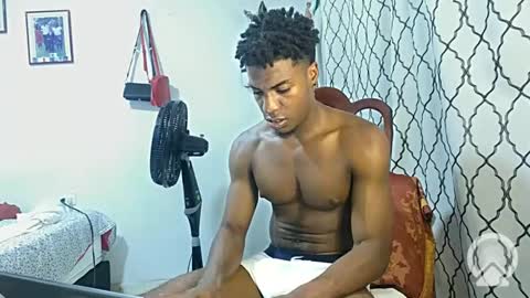 Snapshot of horneyguy2399 chatting on February 8, 3:52 am sugarbaby online show from February 8, 3:52 am