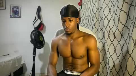 Snapshot of horneyguy2399 chatting on September 13, 2:44 am sugarbaby online show from September 13, 2:44 am