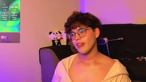 Snapshot of hornsgoat_ chatting on April 7, 8:42 pm Eduardo online show from April 7, 8:42 pm