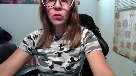 Snapshot of horny_and_daring chatting on December 17, 11:16 am horny and daring online show from December 17, 11:16 am