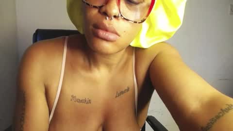 horny_ebonygirl_ online show from April 1, 5:32 pm