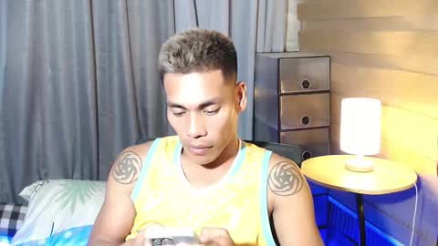 Snapshot of horny_johnxxx chatting on February 24, 12:25 pm horny_johnxxx online show from February 24, 12:25 pm