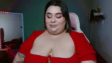 Snapshot of horny_neighbors_ chatting on December 21, 3:25 am onlyTiffany I broke up with frank 10 days ago online show from December 21, 3:25 am