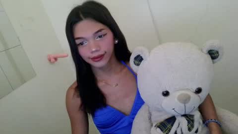 Snapshot of horny_rhiana chatting on May 22, 3:35 am Rhiana online show from May 22, 3:35 am
