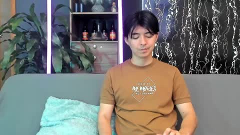 Alex and Camilo online show from April 12, 2:33 pm