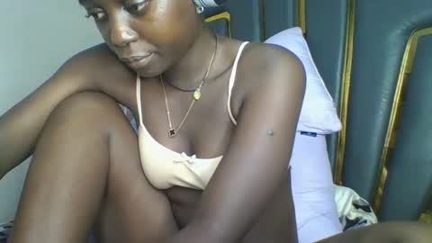 Snapshot of hornybella4 chatting on November 6, 9:15 pm Bella online show from November 6, 9:15 pm