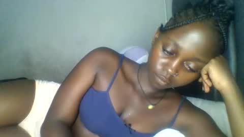 Snapshot of hornybella84 chatting on May 18, 6:47 pm Bella online show from May 18, 6:47 pm