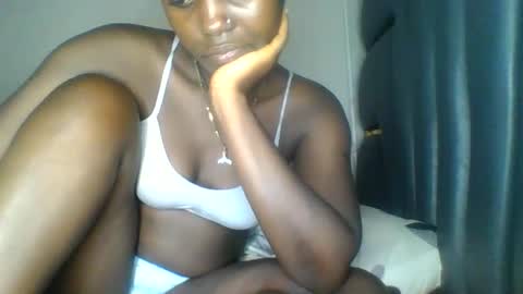 Snapshot of hornybella84 chatting on May 31, 7:26 am Bella online show from May 31, 7:26 am