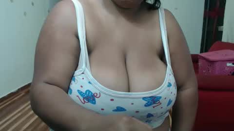 Snapshot of hornyboobs18 chatting on November 24, 8:25 am karen online show from November 24, 8:25 am