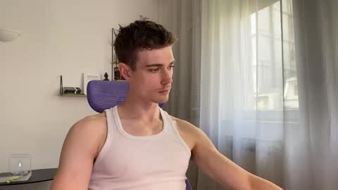 Snapshot of hornytwunk01 chatting on September 17, 11:01 am hornytwunk01 online show from September 17, 11:01 am