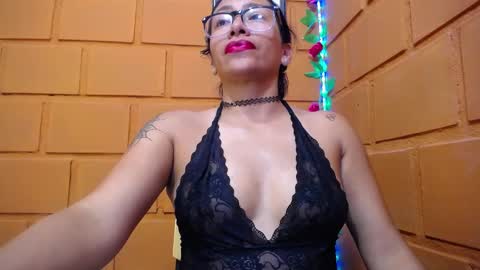 Snapshot of hornywife_ chatting on December 25, 2:46 am Agatha online show from December 25, 2:46 am