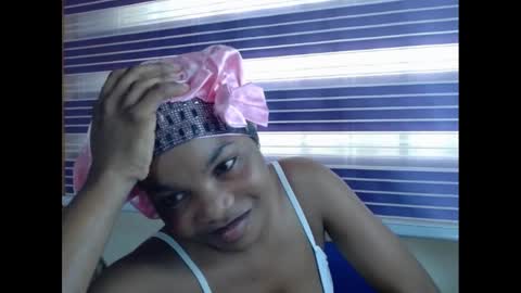 Snapshot of hornyxbum chatting on December 7, 10:34 am hornyxbum online show from December 7, 10:34 am