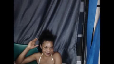 Snapshot of hornyxbum chatting on December 8, 9:52 pm hornyxbum online show from December 8, 9:52 pm