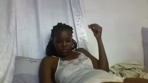 Snapshot of hornyy_cutie chatting on October 20, 4:18 pm Its Cora online show from October 20, 4:18 pm