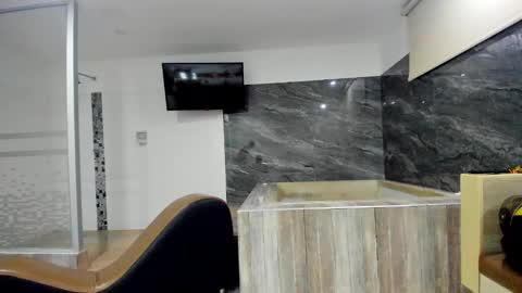 ronald and victoria online show from January 18, 2:04 am