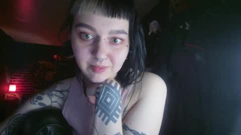 Snapshot of horror_circus chatting on February 15, 3:42 am Messalina Horror online show from February 15, 3:42 am