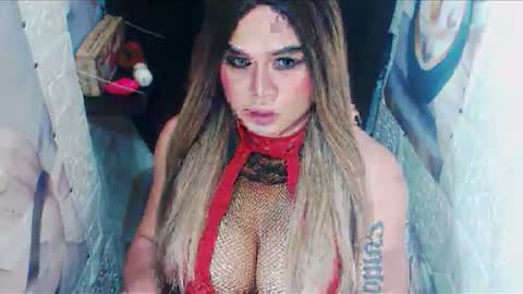 YOUR MAJESTY LUCY PEARL online show from December 14, 12:05 am