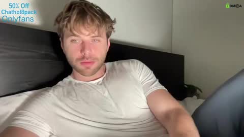 Snapshot of hot8pack01 chatting on December 4, 8:40 pm Edward aka Wolf online show from December 4, 8:40 pm