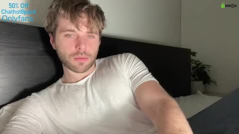 Snapshot of hot8pack01 chatting on January 7, 9:25 pm Edward aka Wolf online show from January 7, 9:25 pm