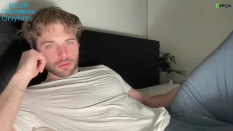 Snapshot of hot8pack01 chatting on January 13, 11:38 pm Edward aka Wolf online show from January 13, 11:38 pm