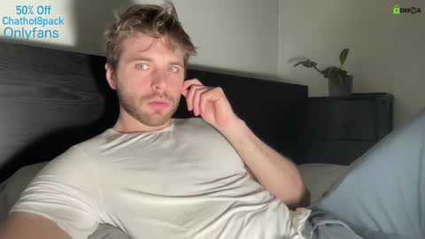 Snapshot of hot8pack01 chatting on March 7, 10:21 pm Edward aka Wolf online show from March 7, 10:21 pm