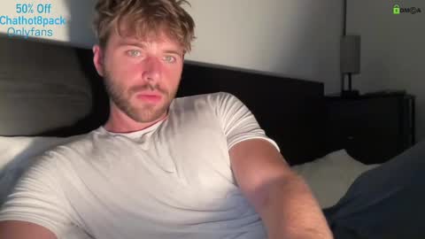 Snapshot of hot8pack01 chatting on September 15, 9:04 pm Edward aka Wolf online show from September 15, 9:04 pm