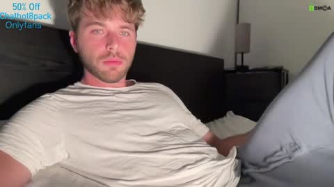 Snapshot of hot8pack01 chatting on September 16, 10:33 pm Edward aka Wolf online show from September 16, 10:33 pm