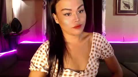 Snapshot of hot_babe0802 chatting on June 12, 2:43 am HANNA online show from June 12, 2:43 am