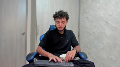 hot bad boy69 online show from April 6, 10:33 pm