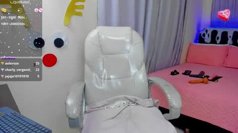 Snapshot of hot_beauty__ chatting on January 8, 10:37 am VALENTINA online show from January 8, 10:37 am