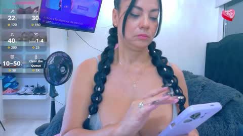 Snapshot of hot_beauty__ chatting on November 8, 1:00 pm VALENTINA online show from November 8, 1:00 pm