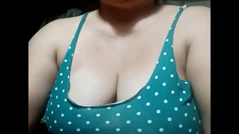 Snapshot of hot_boobs21 chatting on December 14, 9:13 pm hot_boobs21 online show from December 14, 9:13 pm