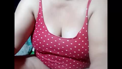 Snapshot of hot_boobs21 chatting on December 15, 4:18 am hot_boobs21 online show from December 15, 4:18 am