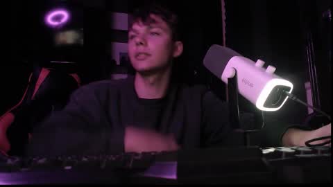 Hot boy 2002 online show from October 3, 7:44 pm