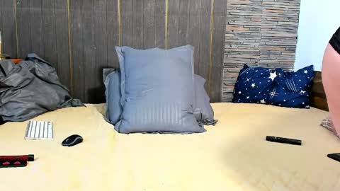 hot_chocolate4u online show from April 15, 9:27 am
